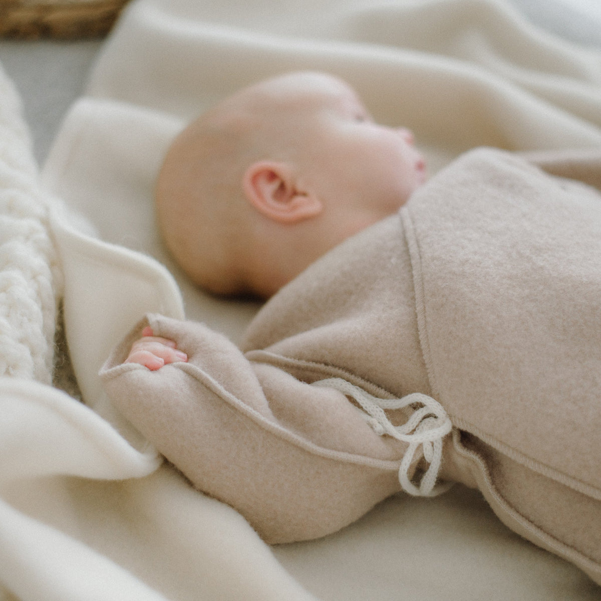 Babyjacke „Schaf“ mit Stickerei; beige