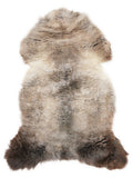 Mehrfarbiges britisches Lammfell, ca. 120 × 65 cm, von oben fotografiert: genau das Fell, das Sie erhalten