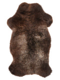 Mehrfarbiges britisches Lammfell, ca. 100 × 50 cm, von oben fotografiert: genau das Fell, das Sie erhalten