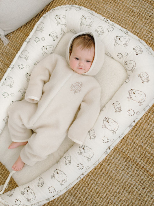 Baby-Strampler „Schaf“; Ecru